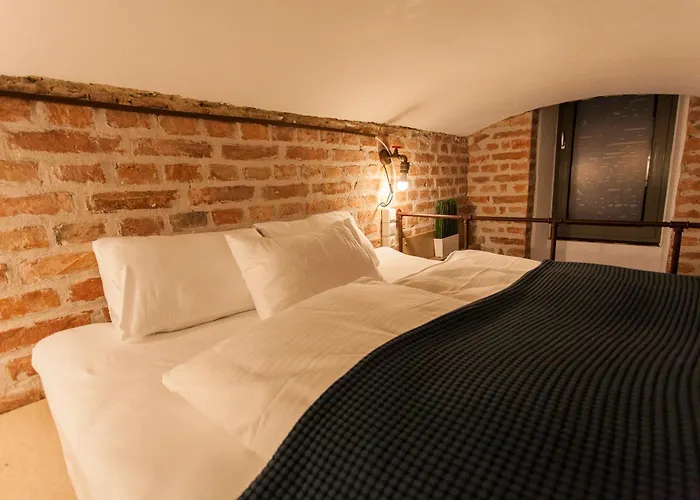 Апартаменты Zentrales Industrial Street-loft